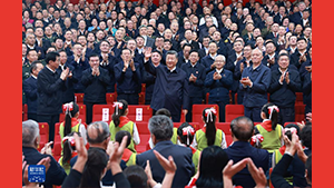 習(xí)近平觀(guān)看慶祝新疆維吾爾自治區(qū)成立70周年文藝晚會(huì)《美麗新疆》