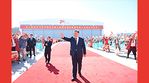 習(xí)近平在出席新疆維吾爾自治區(qū)成立70周年慶祝活動(dòng)后返回北京